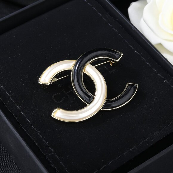 Chanel Classic CC Logo Brooch - Picture 4 of 5